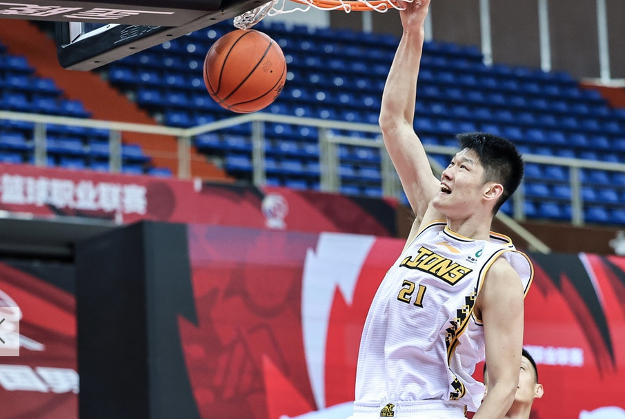 勒沃库森发布备战花絮；今晨更衣室发声；CBA常规赛任务艰巨；年轻球员得到机会的简单介绍